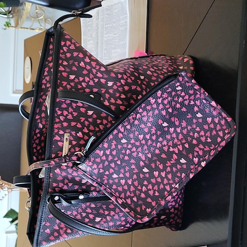 Shoes and handbag - Picture 3 of 6